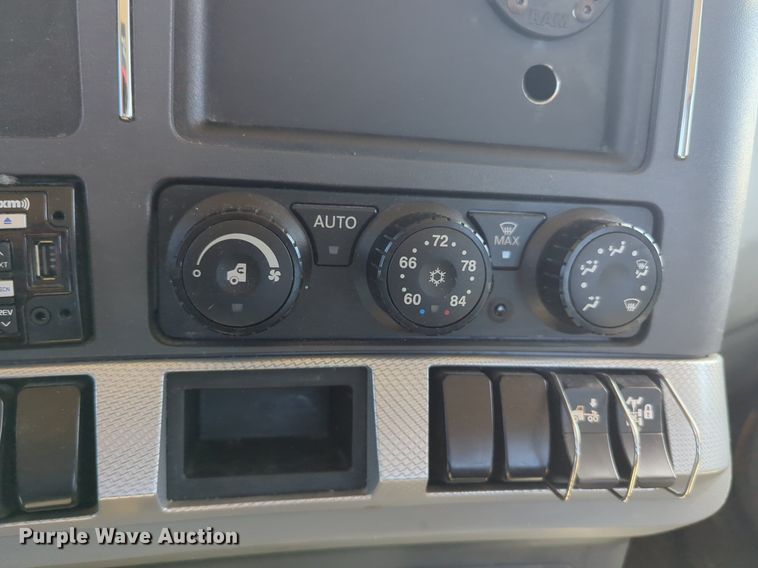 image for item NG9403 2020 Kenworth T680 semi truck