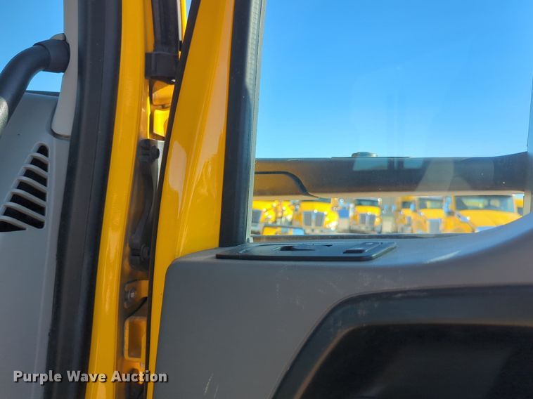 image for item NG9403 2020 Kenworth T680 semi truck