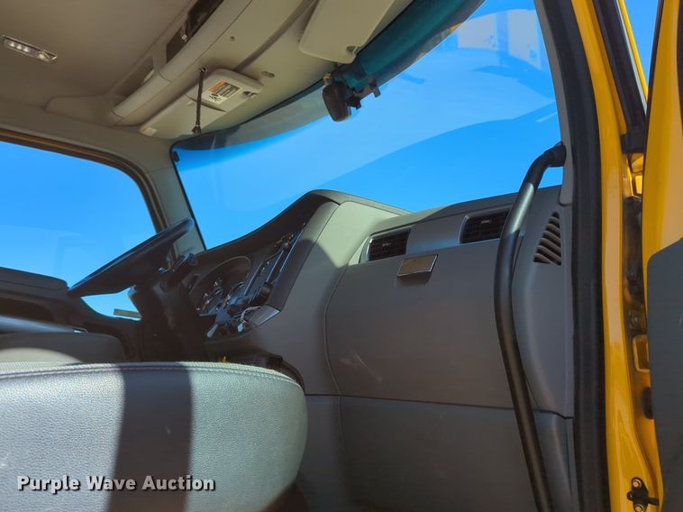 image for item NG9403 2020 Kenworth T680 semi truck