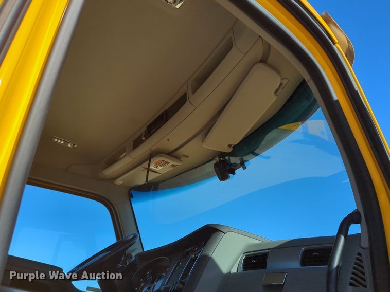 image for item NG9403 2020 Kenworth T680 semi truck