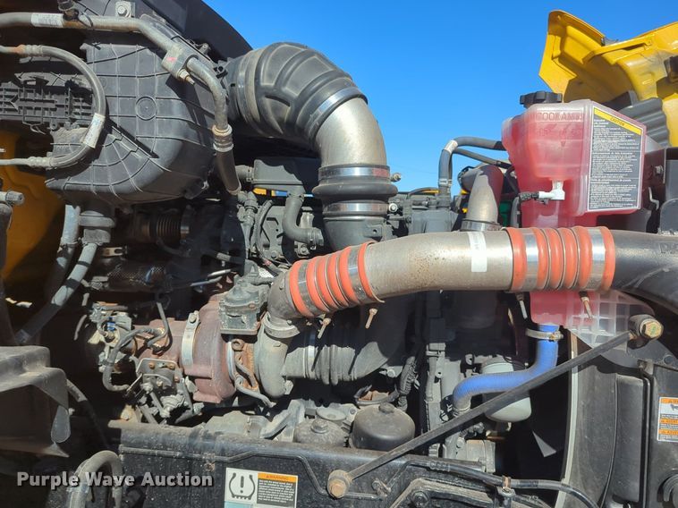 image for item NG9403 2020 Kenworth T680 semi truck