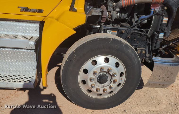 image for item NG9403 2020 Kenworth T680 semi truck
