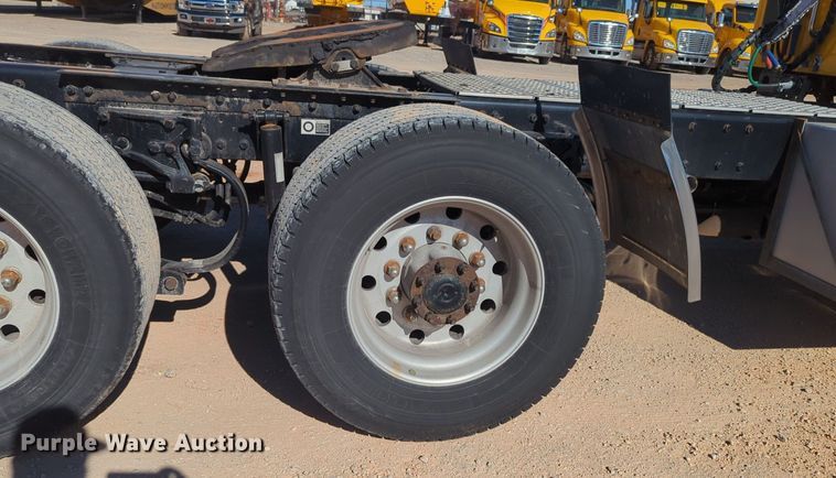 image for item NG9403 2020 Kenworth T680 semi truck