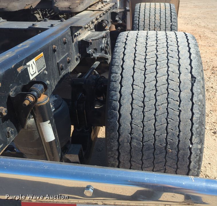 image for item NG9403 2020 Kenworth T680 semi truck