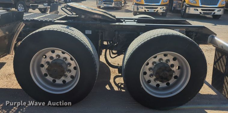 image for item NG9403 2020 Kenworth T680 semi truck