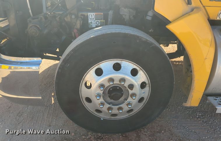 image for item NG9403 2020 Kenworth T680 semi truck