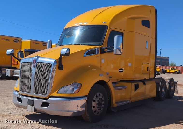 image for item NG9404 2020 Kenworth T680 semi truck