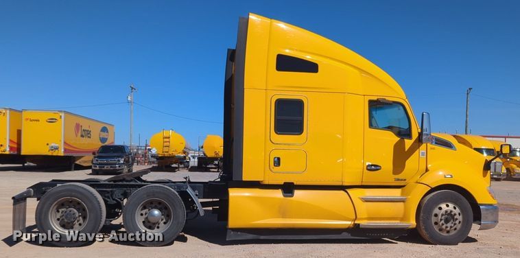 image for item NG9404 2020 Kenworth T680 semi truck
