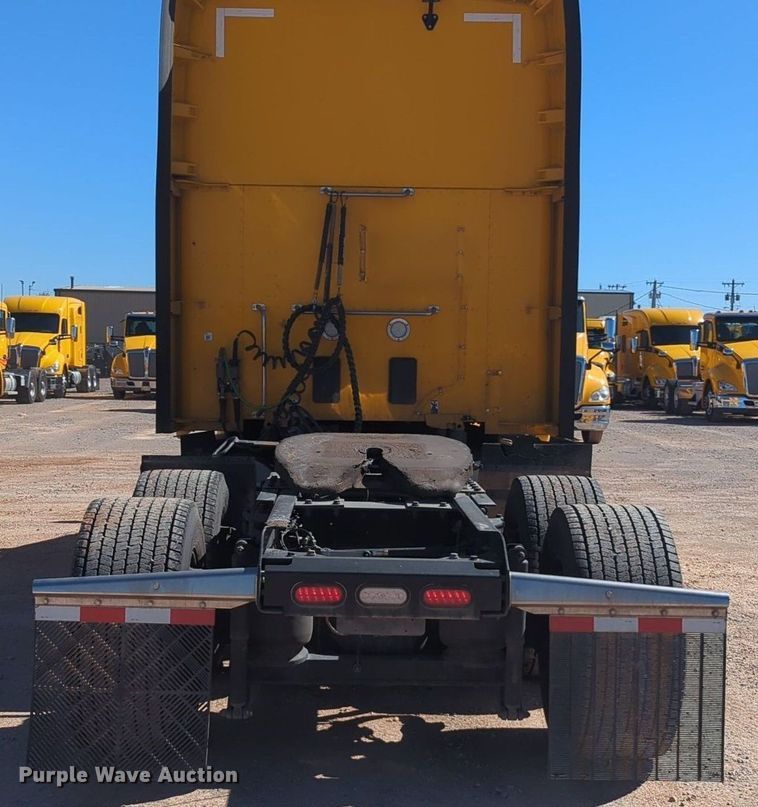 image for item NG9404 2020 Kenworth T680 semi truck