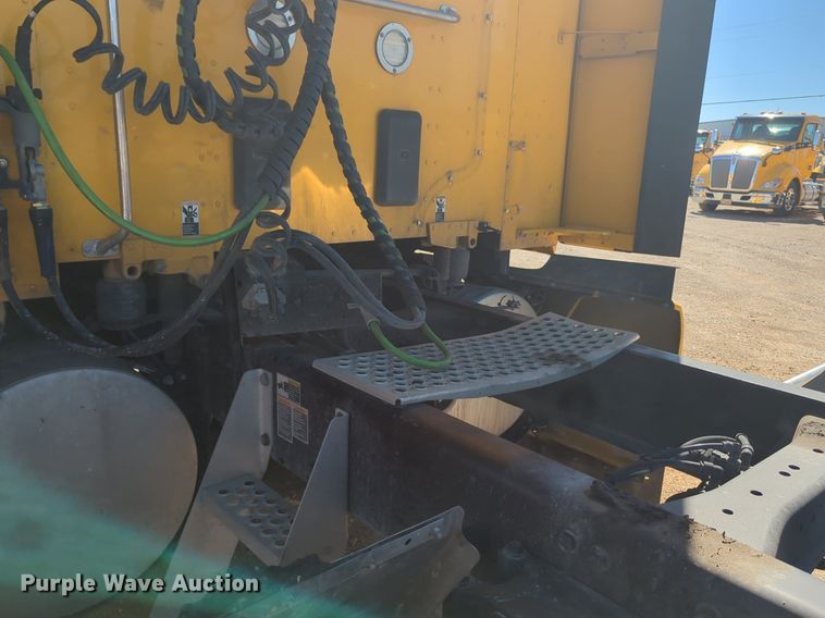 image for item NG9404 2020 Kenworth T680 semi truck