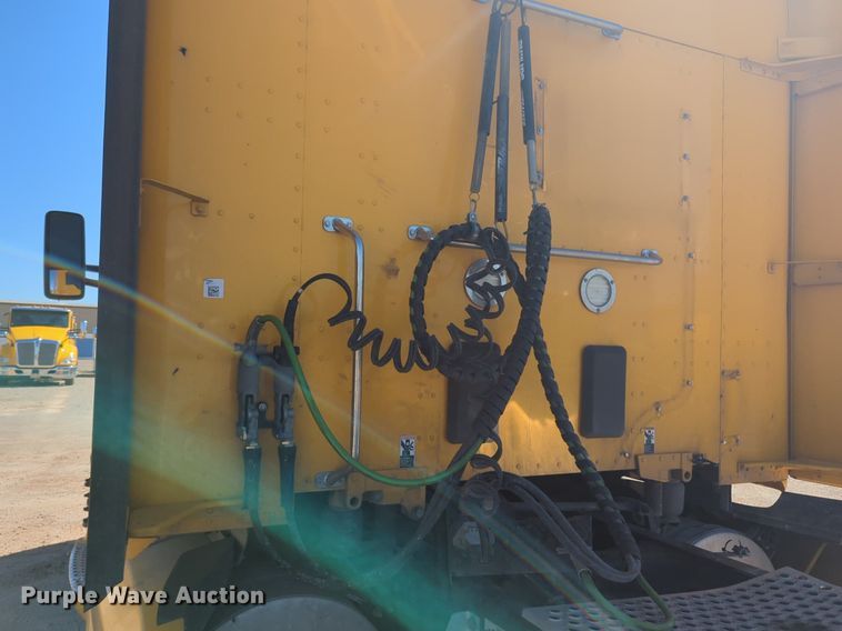 image for item NG9404 2020 Kenworth T680 semi truck