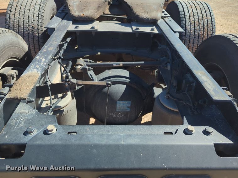 image for item NG9404 2020 Kenworth T680 semi truck