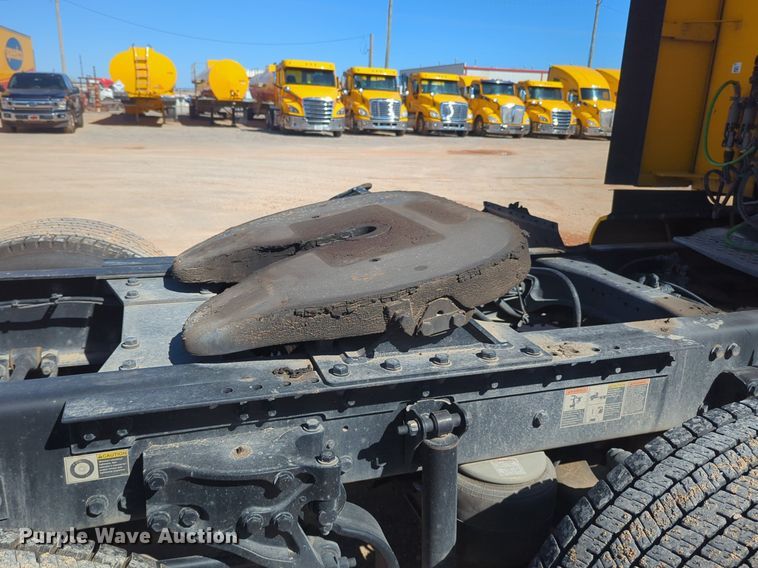 image for item NG9404 2020 Kenworth T680 semi truck