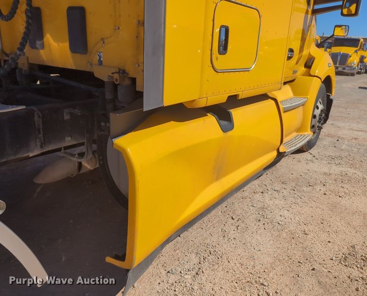 image for item NG9404 2020 Kenworth T680 semi truck