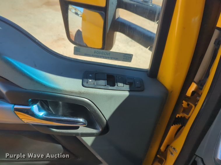 image for item NG9404 2020 Kenworth T680 semi truck