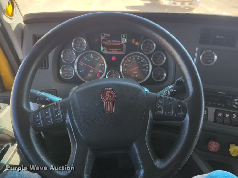 image for item NG9404 2020 Kenworth T680 semi truck