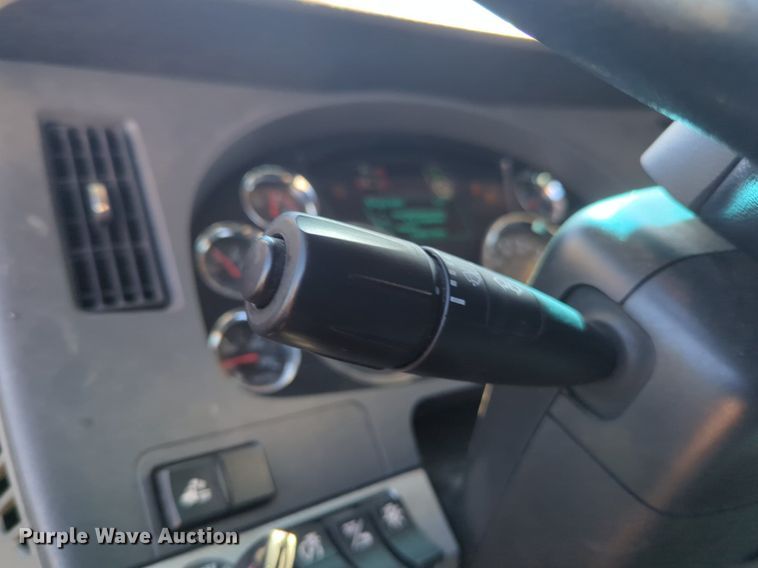 image for item NG9404 2020 Kenworth T680 semi truck