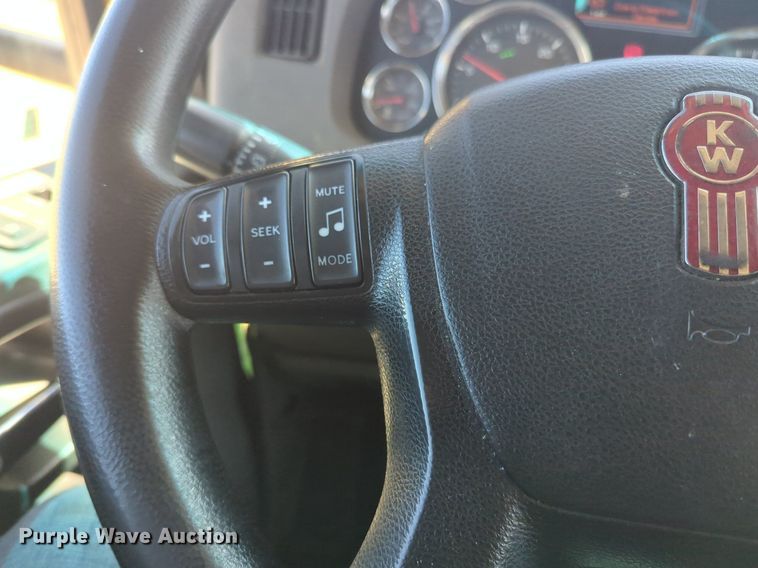 image for item NG9404 2020 Kenworth T680 semi truck