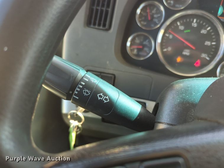 image for item NG9404 2020 Kenworth T680 semi truck