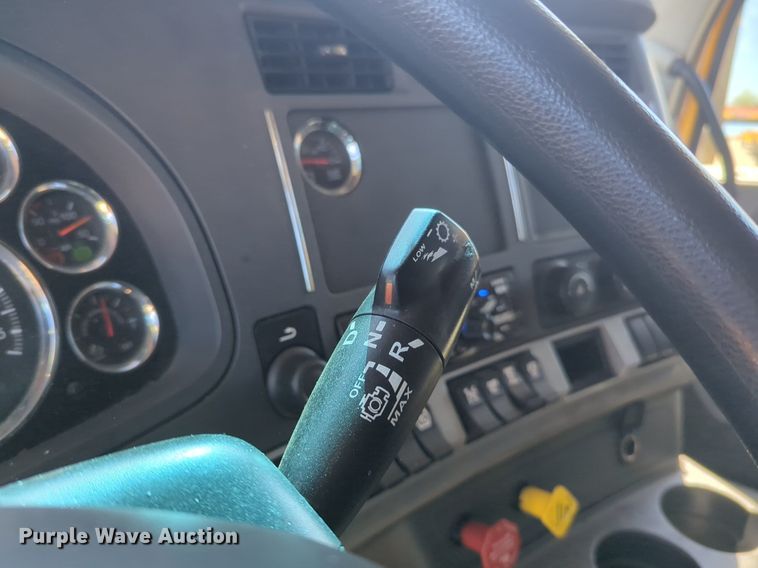 image for item NG9404 2020 Kenworth T680 semi truck