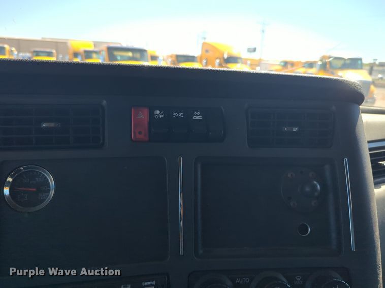 image for item NG9404 2020 Kenworth T680 semi truck