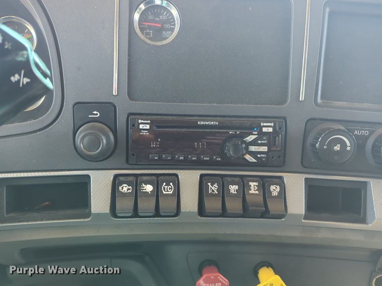 image for item NG9404 2020 Kenworth T680 semi truck