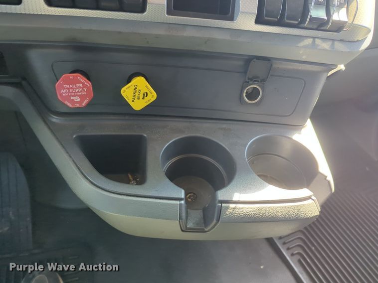 image for item NG9404 2020 Kenworth T680 semi truck