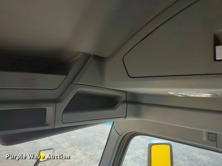 image for item NG9404 2020 Kenworth T680 semi truck