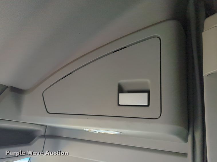 image for item NG9404 2020 Kenworth T680 semi truck