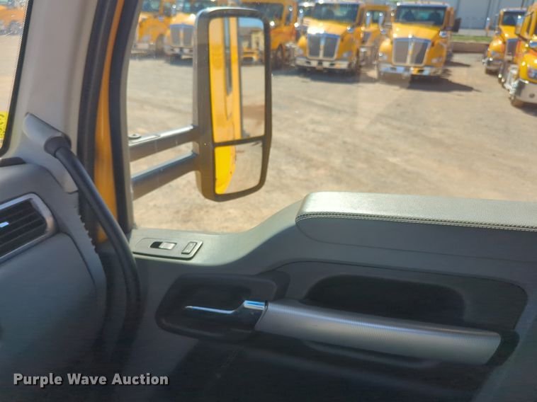 image for item NG9404 2020 Kenworth T680 semi truck