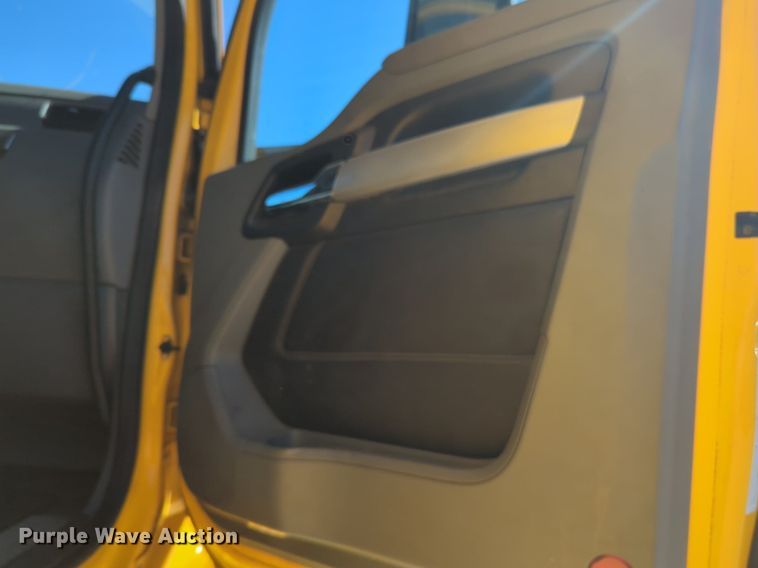 image for item NG9404 2020 Kenworth T680 semi truck