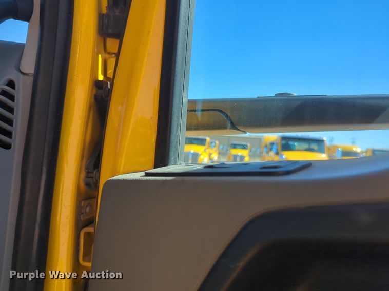 image for item NG9404 2020 Kenworth T680 semi truck