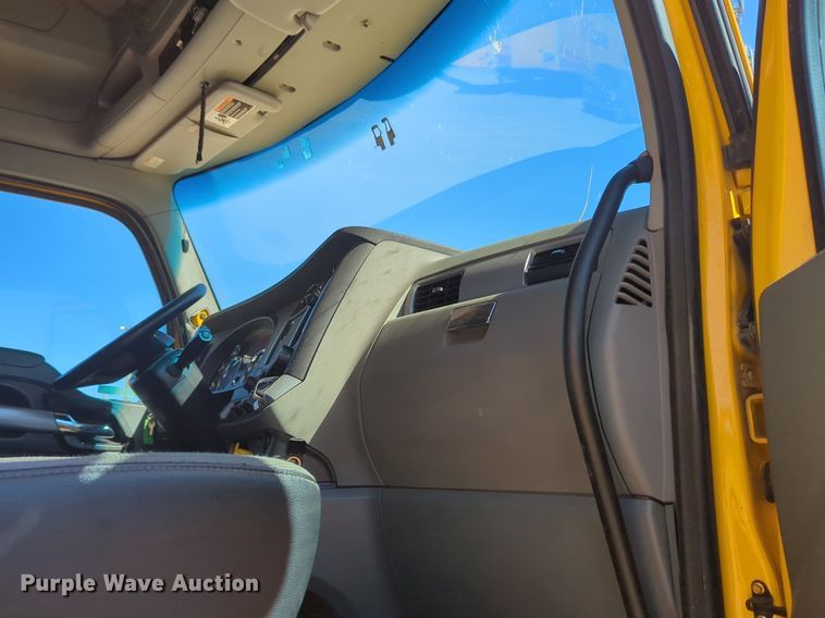 image for item NG9404 2020 Kenworth T680 semi truck