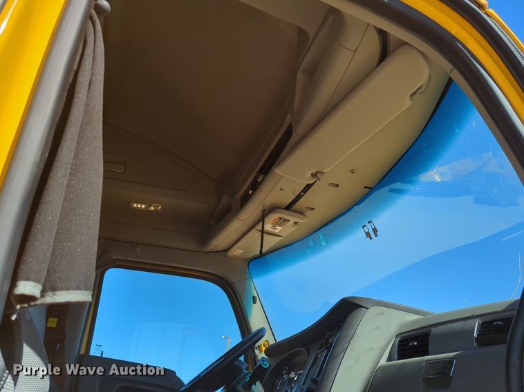 image for item NG9404 2020 Kenworth T680 semi truck