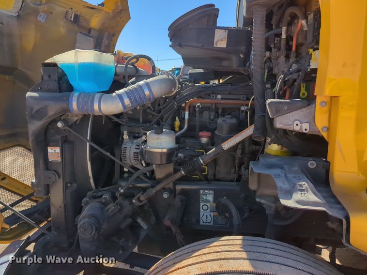 image for item NG9404 2020 Kenworth T680 semi truck