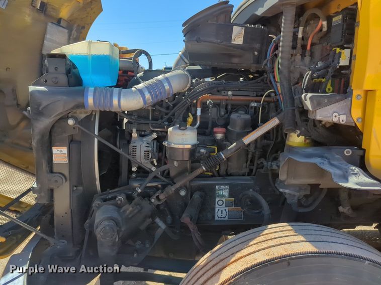 image for item NG9404 2020 Kenworth T680 semi truck