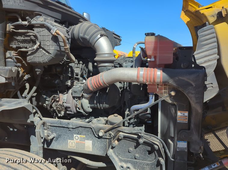 image for item NG9404 2020 Kenworth T680 semi truck