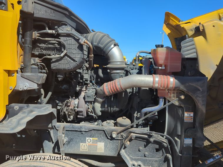 image for item NG9404 2020 Kenworth T680 semi truck