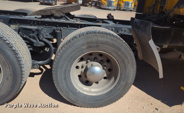 image for item NG9404 2020 Kenworth T680 semi truck