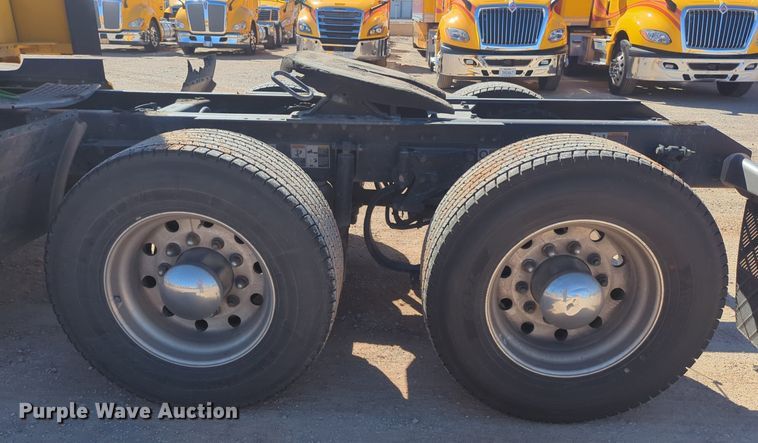 image for item NG9404 2020 Kenworth T680 semi truck