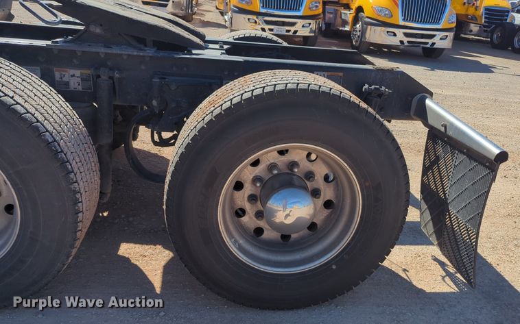 image for item NG9404 2020 Kenworth T680 semi truck