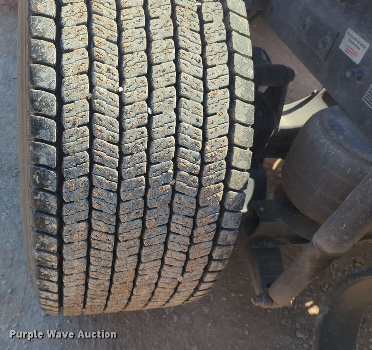 image for item NG9404 2020 Kenworth T680 semi truck