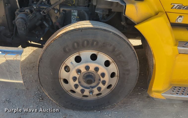 image for item NG9404 2020 Kenworth T680 semi truck