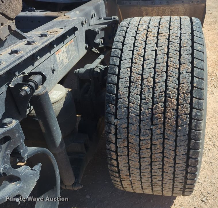 image for item NG9404 2020 Kenworth T680 semi truck