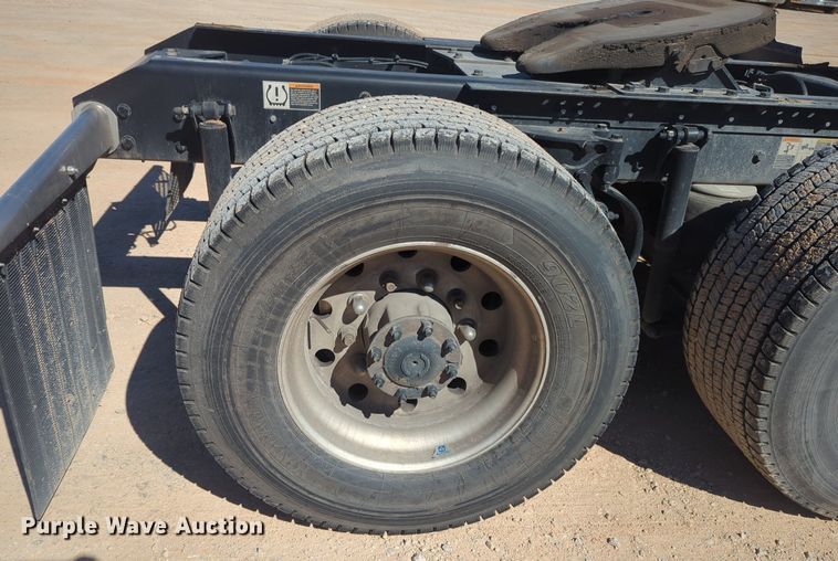 image for item NG9404 2020 Kenworth T680 semi truck