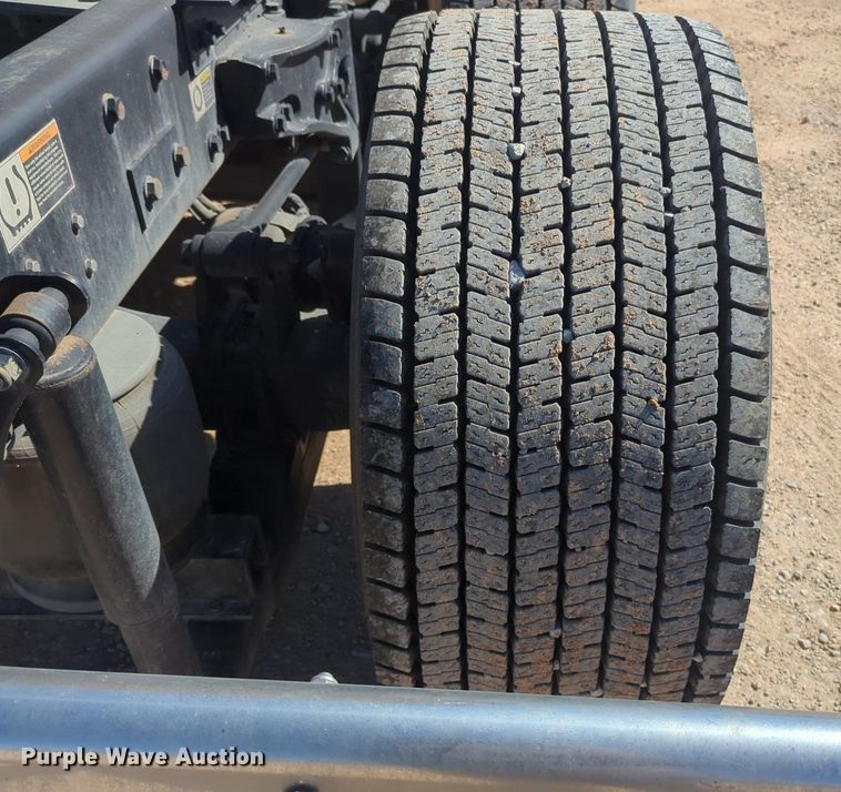 image for item NG9404 2020 Kenworth T680 semi truck