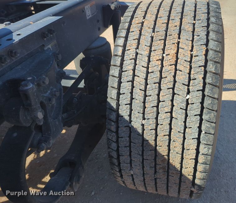 image for item NG9404 2020 Kenworth T680 semi truck