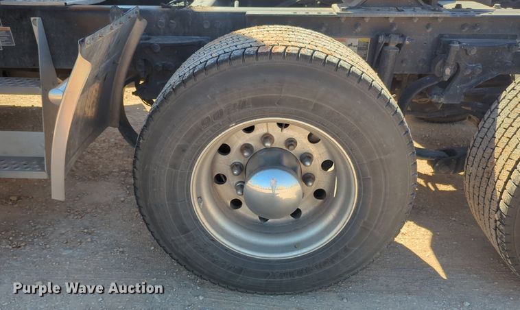 image for item NG9404 2020 Kenworth T680 semi truck