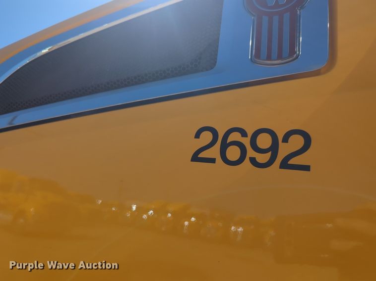 image for item NG9404 2020 Kenworth T680 semi truck