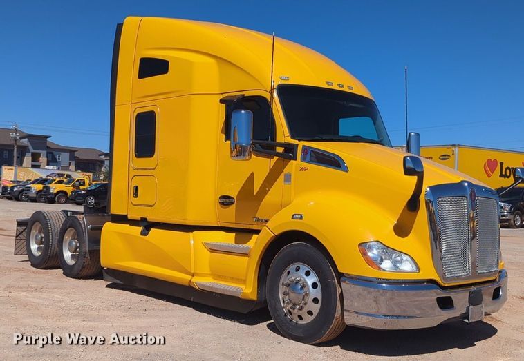 image for item NG9405 2020 Kenworth T680 semi truck
